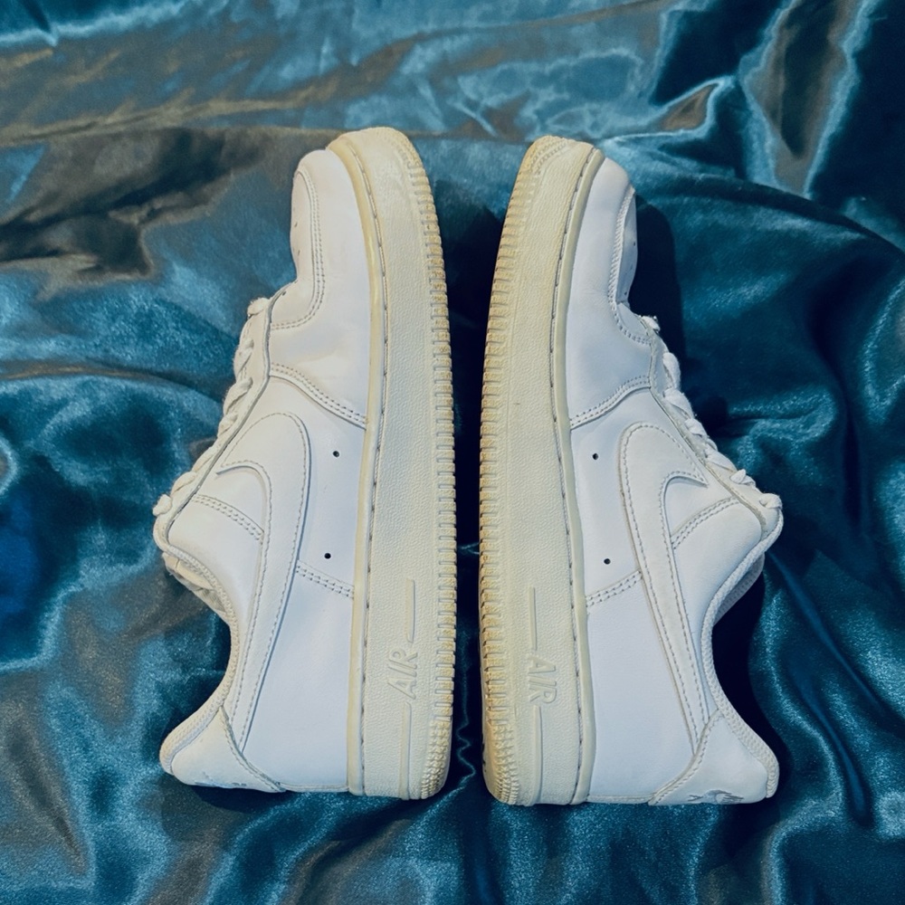 Nike Air Force 1 Triple White Low Woman's Sneakers Style Number-315115-112 Sz. 7 - Picture 7 of 14